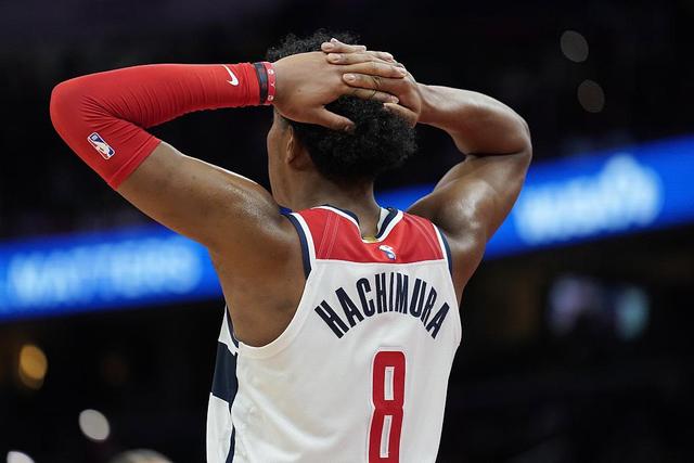 NBA全明星三分大赛：利拉德连续两年绝杀夺冠